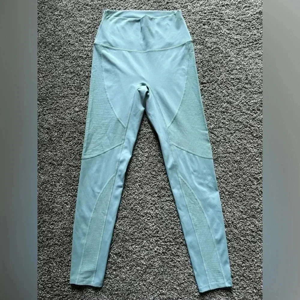 PE Nation Free Play Ribbed Pattern Leggings Sage‎ Green Size Medium
